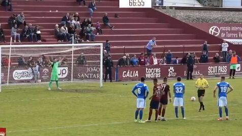 Conselho de Arbitragem afasta árbitro de imediato após estes lances estranhos no Torreense-Anadia