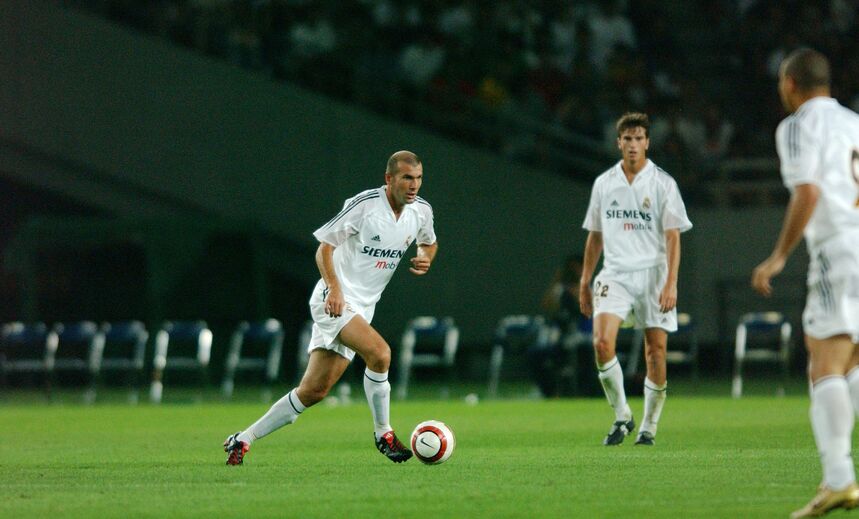 23.º Zinédine Zidane - Real Madrid - 25M€