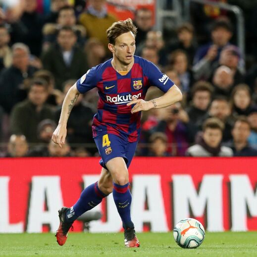 49. Ivan Rakitic (FC Barcelona) - Uma temporada atípica na formação catalã provocou uma espécie de divórcio entre Ivan Rakitic e a direção blaugrana. A questão é que o internacional croata tem contrato até 2021 e já procura um novo clube para encontrar a felicidade, algo que deve ser fácil não tivesse ele conquistado uma Liga dos Campeões, quatro campeonatos espanhóis e uma final do Mundial pelo seu país. Ponto contra? A idade (32).