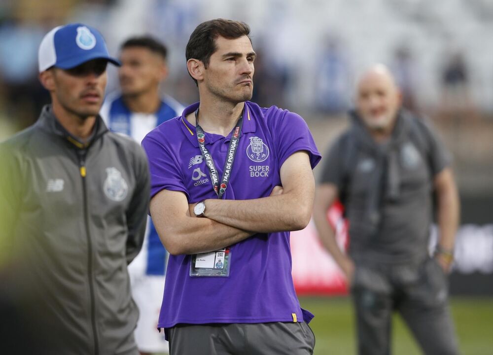 Iker Casillas (90') - Histórico guardião do Real Madrid, deixou os merengues no final dessa temporada para rumar ao FC Porto. Nos dragões foi titular praticamente indiscutível, até que um problema cardíaco o obrigou a parar a carreira. É neste momento candidato à presidência da Federação Espanhola de Futebol.