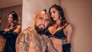 Pose provocadora ao lado de Arturo Vidal: namorada do craque chileno publica a foto 'da discórdia'
