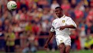 4. Lucas Radebe - Kaizer Chiefs para Leeds, 1994 (57m€)