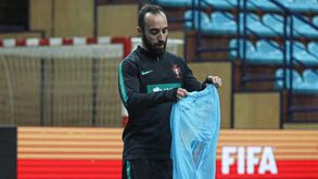 Ricardinho conta como tem preenchido os dias e adverte: «Éramos felizes e não sabíamos...»