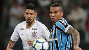 Defesa brasileiro diz ter recusado o Benfica para ficar no Corinthians