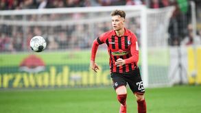 Robin Koch escapa à contenção no Benfica