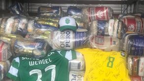 Wendel doa 200 cabazes de comida a famílias carenciadas no Rio de Janeiro