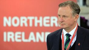 Irlanda do Norte dispensa selecionador devido a adiamento dos 'play-offs' do Europeu