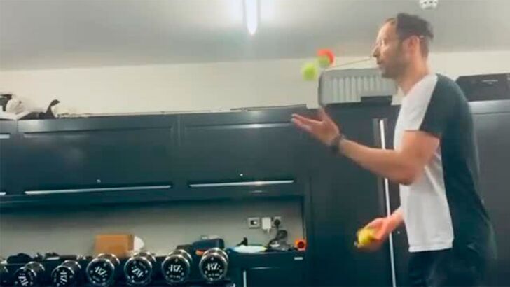 Petr Cech ‘inventou’ desafio e deixou todos boquiabertos