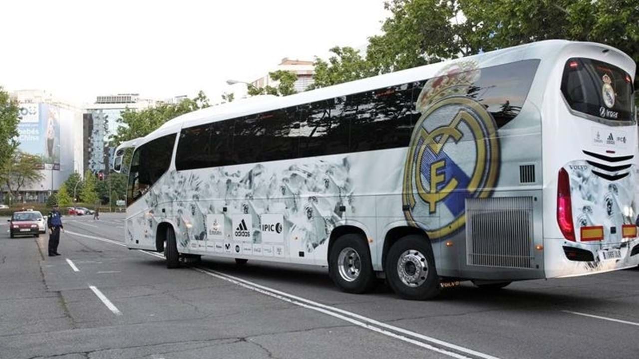 Luxo Sobre Rodas Autocarros De Benfica Fc Porto E Sporting Entre Os