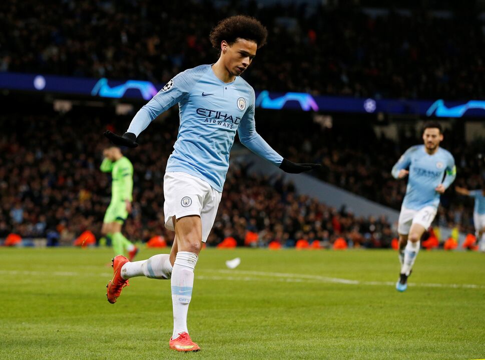 2. Leroy Sane - É um verdadeiro dor de cabeça para Pep Guardiola. O motivo? Por ser um excelente jogador, com habilidades fora do comum, mas que tem para o seu lugar dois 'extraterrestres': Sterling e Bernardo Silva. Espera-se um grande futuro pela frente... e também uma transferência.