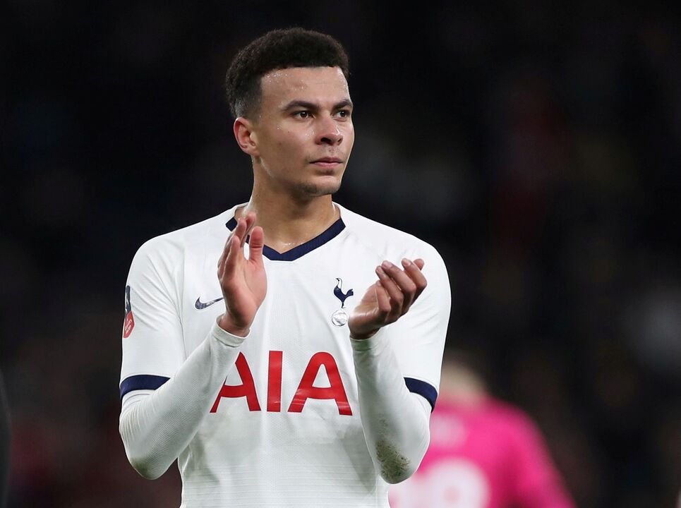 8. Dele Alli - Um dos meninos de ouro do Tottenham de José Mourinho. Conhecido fora do mundo do futebol por criar momentos que rapidamente se tornam virais na internet, pode-se dizer que aquilo que faz dentro de campo também não fica nada atrás. Pela seleção inglesa já conta com 37 internacionalizações.