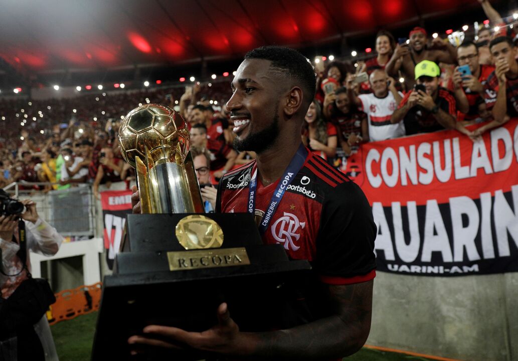 9. Gerson - Mais um dos 'meninos' de Jorge Jesus na lista. Este médio-centro que conta com uma passagem pelo campeonato italiano, nomeadamente pela AS Roma e Fiorentina, tem crescido muito na equipa orientada pelo técnico luso e espera-se que quando sair, que seja por vários milhões...