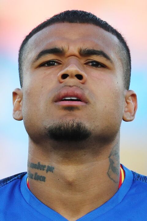 10. Kenedy - Lateral-esquerdo brasileiro que encontra-se emprestado pelo Chelsea ao Getafe de Espanha, clube que tem opção de compra do passe do jogador que fez a sua formação com as cores do Fluminense. É um dos mais talentosos laterais-esquerdos da sua geração e alguém de quem os brasileiros esperam muito.