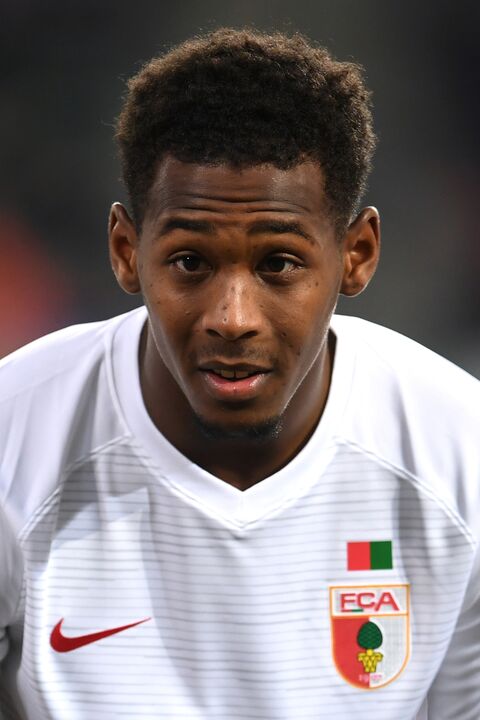 16. Reece Oxford - Na última temporada chegou ao futebol alemão - depois de uma passagem por empréstimo pelo Borussia Mönchengladbach -, e espera-se que dê finalmente o salto para um clube de maior dimensão. O defesa-central, de 21 anos, tem contrato com o Augsburgo até junho de 2023. 