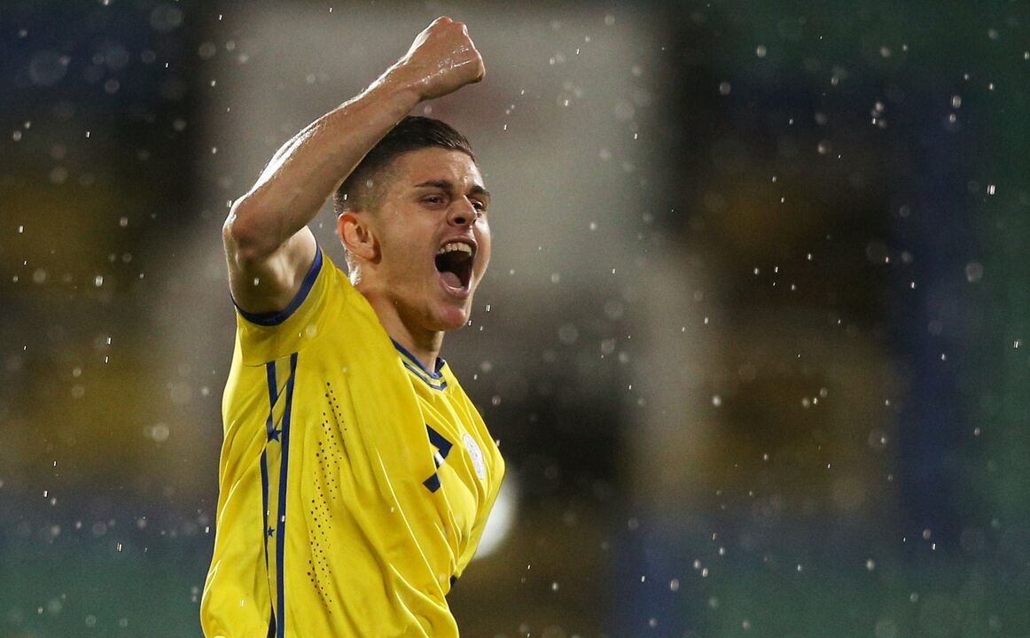 32. Milot Rashica - Apenas de ter apenas 1,77m, este extremo-esquerdo, nascido no Kosovo, representa os alemães do Werder Bremen, onde conta com 26 jogos realizados esta temporada. 