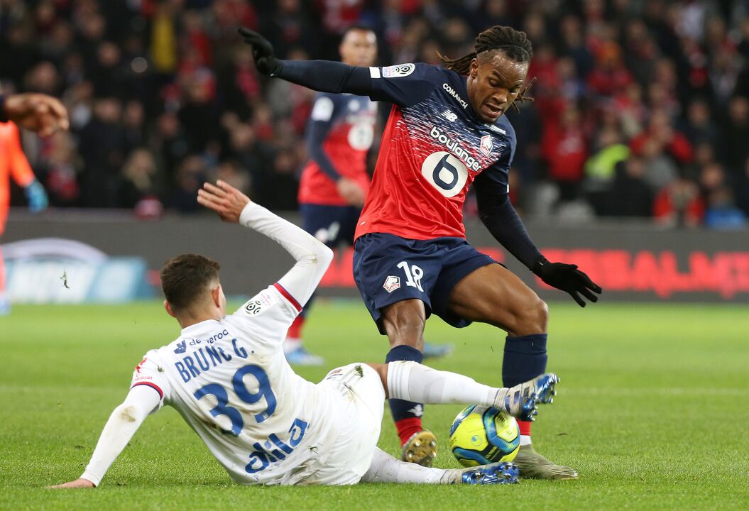 44. Renato Sanches - Médio português formado nos escalões de formação do Benfica, local onde deu nas vistas para o futebol, atualmente representa os franceses do Lille, onde é companheiro de equipa de José Fonte, Xeka e Tiago Djaló. Em 2016, foi coroado pelo prémio 'Golden Boy', que distingue o melhor jogador jovem do ano.