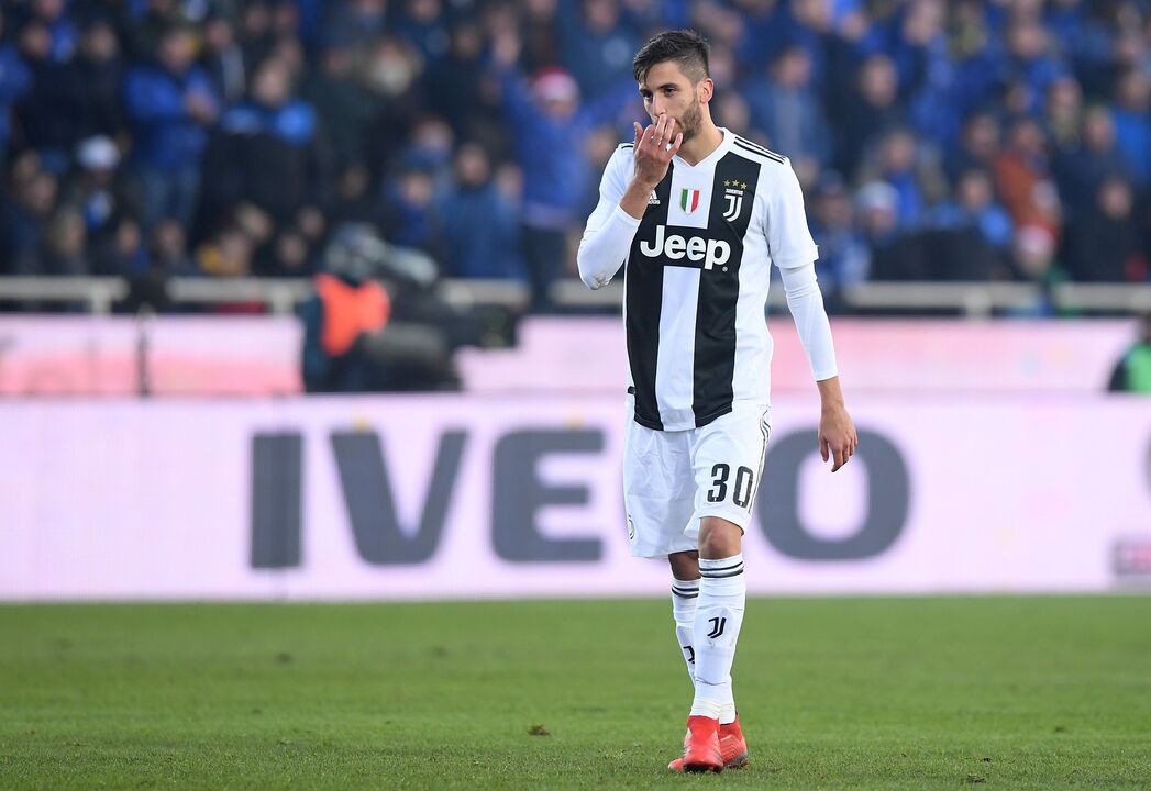 45. Rodrigo Bentancur - Desde 2017 na Juventus, pode-se dizer que o palmarés deste médio-defensivo já começa a sentir o peso daquela que pode ser uma carreira recheada de troféus nas estantes lá de casa. Formado nos argentinos do Boca Juniors, Bentancur conta já com 29 internacionalizações pela seleção do Uruguai.