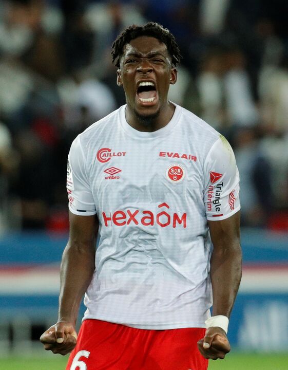 Yunis Abdelhamid e Axel Disasi [na foto] (Stade de Reims): 25 golos sofridos em 32 jogos