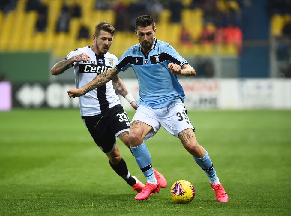Stefan Radu e Francesco Acerbi [na foto] (Lazio): 21 golos sofridos em 27 jogos