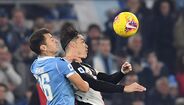 Stefan Radu [na foto] e Francesco Acerbi (Lazio): 21 golos sofridos em 27 jogos