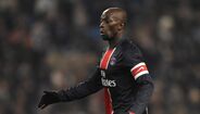 4. Claude Makelele - Fez-se notar ao serviço do Celta de Vigo, do Real Madrid, do Chelsea e ainda do Paris Saint-Germain, clube onde se aposentou. Entre as várias conquistas que teve na sua carreira, destaca-se a Liga dos Campeões, em 2001/02, pelo Real Madrid.