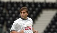 5. Georgi Kinkladze - Com mais de 50 internacionalizações pelo seu país, a Geórgia, este médio criativo representou clubes como o Boca Juniors, Manchester City, Ajax ou até Rubin Kazan, antes de retirar-se em 2007. Atualmente, tem 43 anos.