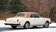 Desta vez escolheu um Rolls-Royce Corniche, avaliado, à época, em 165 mil dólares (cerca de 149 mil euros).