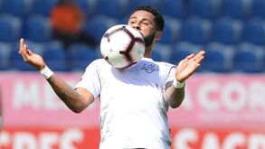 Jogadores protestam relativamente ao fim do campeonato