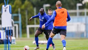 As imagens de mais uma sessão de treinos do FC Porto: não faltaram exercícios com bola