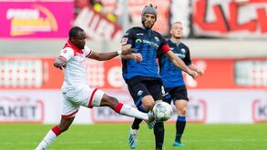 Duelo de 'aflitos' entre Fortuna Düsseldorf e Paderborn acaba sem golos