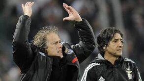 «Não tinha noção de que o Benfica jogava tanto»: Jesus impressionado ao rever finais da Liga Europa