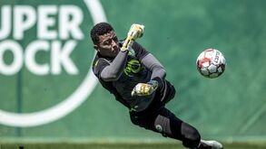 Walker de novo presente no treino do Sporting