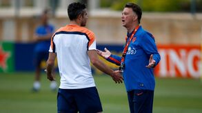 Van Persie e o dia em que levou uma chapada de Van Gaal: «Fiquei em choque!»