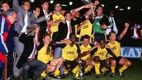 Foi há 31 anos: ex-jogador do Benfica decide liga inglesa da forma mais incrível de sempre