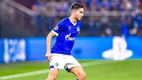 Melhor marcador do Schalke 04 sofre lesão grave e não joga mais esta época