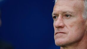 Didier Deschamps critica regresso dos campeonatos e questiona: «O risco aumenta no banco?»