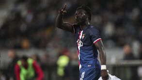 Treine com Record: PT Bruno Novo dá aula com Mama Baldé, jogador do Dijon