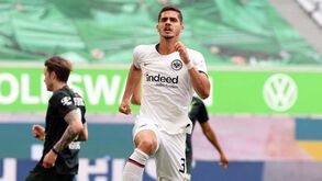 Golo de André Silva e assistência de Bas Dost na vitória do Eintracht Frankfurt