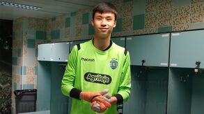 Jovem chinês do Sporting lembra o dia em que foi chamado para travar Bruno Fernandes e Mathieu