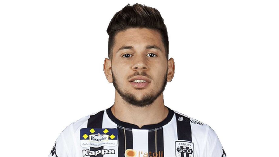 Jogador do Angers detido por se masturbar em público enquanto observava a vizinha