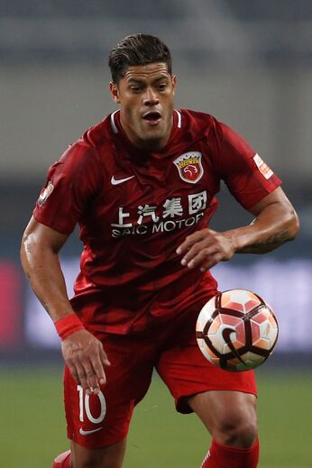 10. Hulk Paraíba - O extremo brasileiro, antigo jogador do FC Porto, é o último nesta lista. Atualmente, Hulk representa os chineses do Shanghai SIPG e está em final de contrato com o clube.