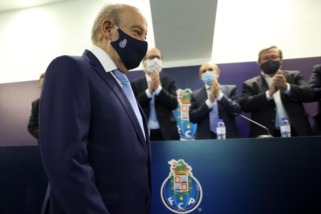 M Scaras Aplausos E Sorrisos A Tomada De Posse De Pinto Da Costa Em