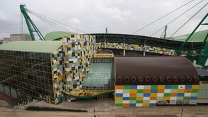 Passivo e salários caem