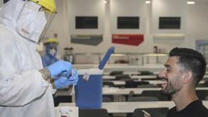 Jogadores do Benfica sujeitos a novos testes à Covid-19