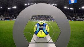 Liga francesa pondera mercado de transferências interno até 30 de junho