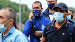 Portistas comparecem à chamada em fim de semana de eleições no Dragão: dois candidatos já votaram 