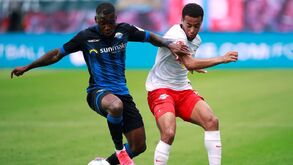 RB Leipzig deixa-se empatar em casa com Paderborn a garantir um ponto nos descontos