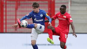 Espanhóis dizem que sucessor de Alex Telles pode chegar do Barcelona