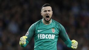 Subasic abandona Monaco no final da época