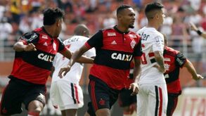 Wendel, ex-avançado do Flamengo, assina contrato com o Leixões válido por três anos